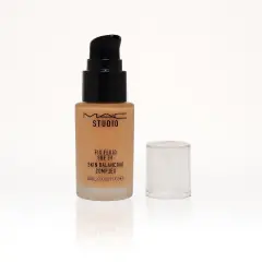 M·A·C Studio Fix Fluid SPF 15 Foundation – NC10 Dark Ivory Shade, image 3