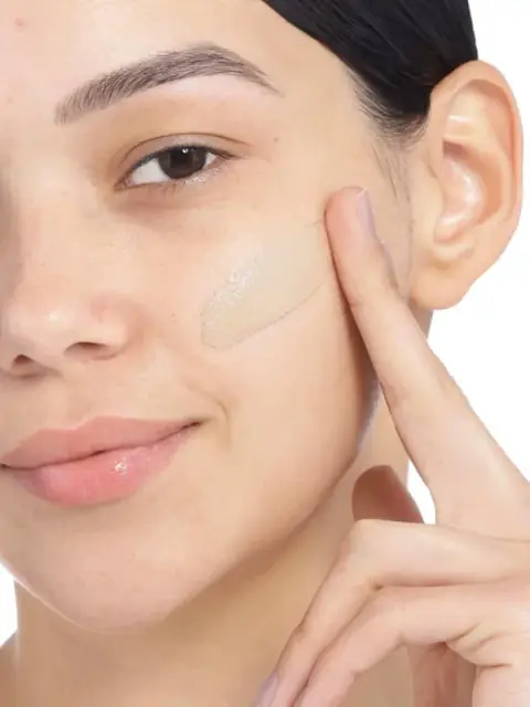 ME-ON Double Wear All Day Glow BB Cream - 01 Ivory | SPF30, alternate view